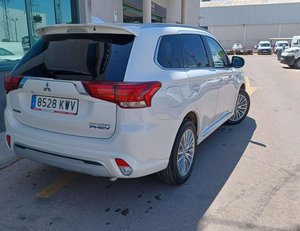
										MITSUBISHI OUTLANDER 2.4 PHEV MOTION AUTO 4WD (240CV) full									