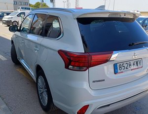 
										MITSUBISHI OUTLANDER 2.4 PHEV MOTION AUTO 4WD (240CV) full									