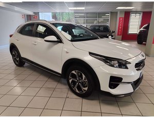 
										KIA CEED X1.6 MHEV 100KW DRIVE (136CV) TODOTERRENO full									