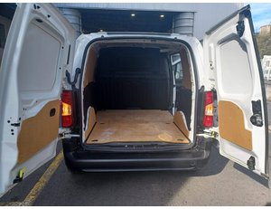
										CITROEN BERLINGO BEV 50KWH TALLA M CONTROL (136CV) FURGÓN DERIVADO DE TURISMO full									