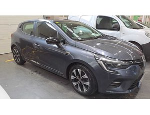 
										RENAULT CLIO 1.0 TCE 67KW LIMITED (90CV) BERLINA CON PORTÓN full									