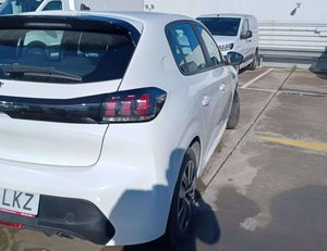
										PEUGEOT 208 1.5 BLUEHDI 73KW ACTIVE (100CV) BERLINA CON PORTÓN full									