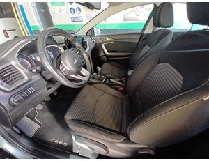 
										KIA CEED 1.0 T-GDI 88KW DRIVE (120CV) BERLINA CON PORTÓN full									