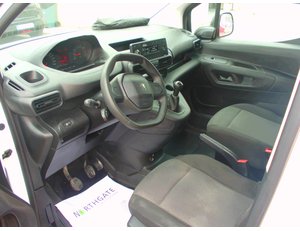 
										PEUGEOT PARTNER 1.5 BLUEHDI 73KW PRO STANDARD (98CV) FURGÓN DERIVADO DE TURISMO full									