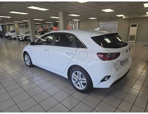 
										KIA CEED 1.0 T-GDI 74KW DRIVE (100CV) BERLINA CON PORTÓN full									