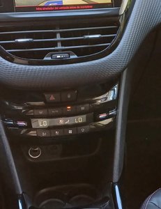 
										PEUGEOT 2008 GT LINE BLUE HDI 100CV full									