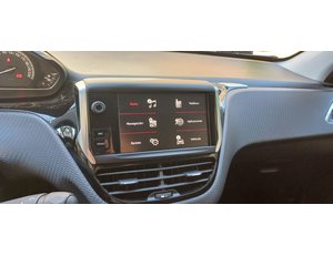 
										PEUGEOT 2008 GT LINE BLUE HDI 100CV full									