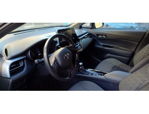 
										TOYOTA C-HR TOYOTA C-HR 1.8 125H ADVANCE full									
