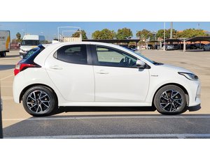 
										TOYOTA YARIS 1.5 120H STYLE full									