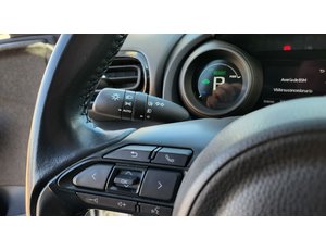 
										TOYOTA YARIS 1.5 120H STYLE full									