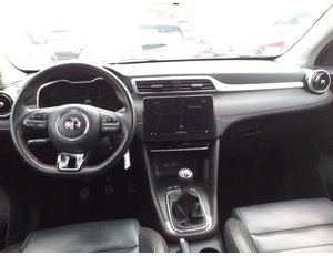 
										MG ZS 1.5 LUXURY full									