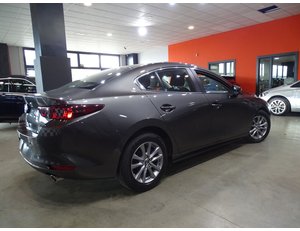 
										MAZDA 3 1.8 SKYACTIV-D ORIGIN full									