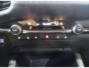 
										MAZDA 3 1.8 SKYACTIV-D ORIGIN full									