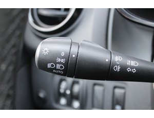 
										RENAULT CLIO LIMITED TCE 66KW (90CV) -18 full									