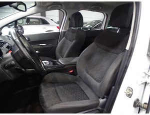 
										PEUGEOT 3008 STYLE 1.2 PURETECH 130 S&S full									