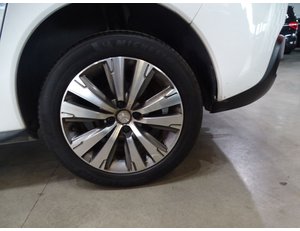 
										PEUGEOT 3008 STYLE 1.2 PURETECH 130 S&S full									