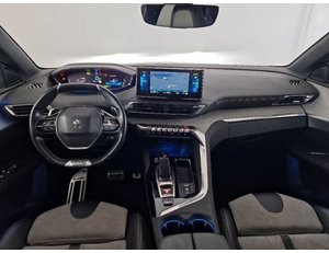 
										PEUGEOT 3008 HYBRID 300 E-EAT8 GT full									