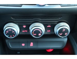 
										AUDI A1 ACTIVE KIT 1.0 TFSI 70KW(95CV) SPORTBACK full									