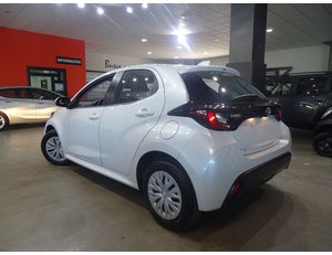 
										TOYOTA YARIS 1.0 70 ACTIVE full									