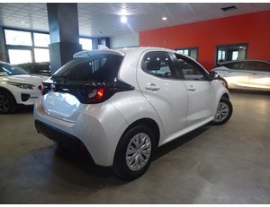 
										TOYOTA YARIS 1.0 70 ACTIVE full									