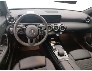 
										MERCEDES BENZ CLASE A MERCEDES SEDAN A 200 full									