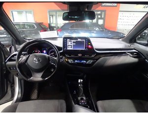 
										TOYOTA C-HR 2.0 180H ADVANCE full									