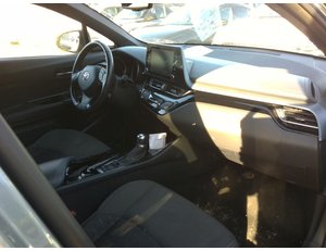 
										TOYOTA C-HR 2.0 180H ADVANCE full									