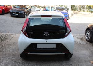 
										TOYOTA AYGO 1.0 70 X-CITE full									