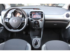 
										TOYOTA AYGO 1.0 70 X-CITE full									