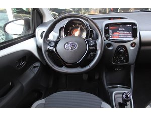 
										TOYOTA AYGO 1.0 70 X-CITE full									