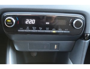 
										TOYOTA YARIS 1.5 120H STYLE full									