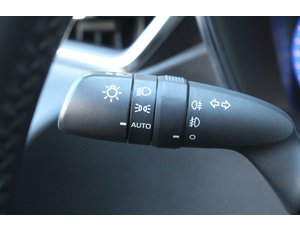 
										TOYOTA COROLLA 1.8 125H STYLE E-CVT full									