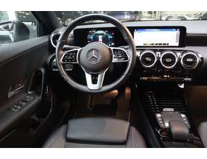 
										MERCEDES BENZ CLASE A MERCEDES A 180 D SEDAN full									
