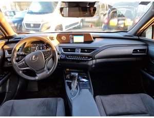 
										LEXUS UX 2.0 250H LUXURY full									