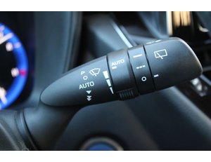 
										TOYOTA COROLLA 1.8 125H ACTIVE E-CVT full									