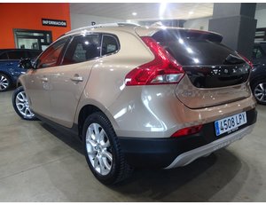 
										VOLVO V40 CROSS COUNTRY 2.0 D2 KINETIC full									