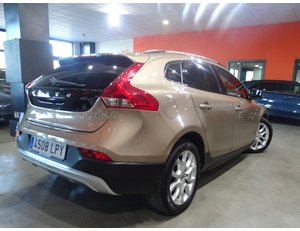
										VOLVO V40 CROSS COUNTRY 2.0 D2 KINETIC full									