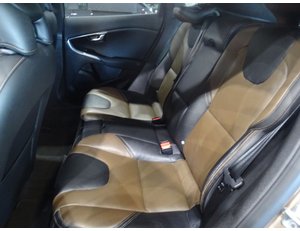 
										VOLVO V40 CROSS COUNTRY 2.0 D2 KINETIC full									