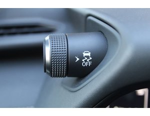 
										LEXUS UX 2.0 250H STYLE full									