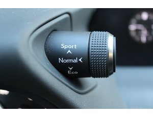 
										LEXUS UX 2.0 250H STYLE full									