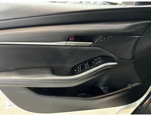 
										MAZDA 3 2.0 E-SKYACTIV-G 88KW ORIGIN full									