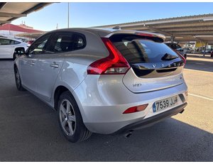 
										VOLVO V40 2.0 D3 MOMENTUM full									