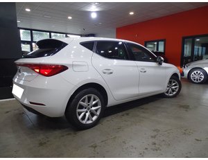 
										SEAT LEON 1.0 ETSI 81KW DSG-7 S&S STYLE full									
