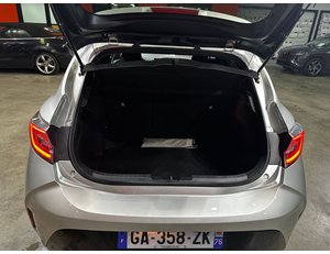
										TOYOTA COROLLA 1.8 125H STYLE E-CVT full									