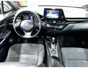 
										TOYOTA C-HR 1.8 125H ACTIVE full									