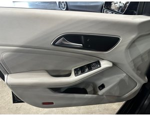 
										MERCEDES BENZ CLASE CLA MERCEDES CLA 200 D ES EL MODELO 180CDI 109CV BERLINA full									