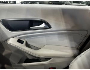
										MERCEDES BENZ CLASE CLA MERCEDES CLA 200 D ES EL MODELO 180CDI 109CV BERLINA full									