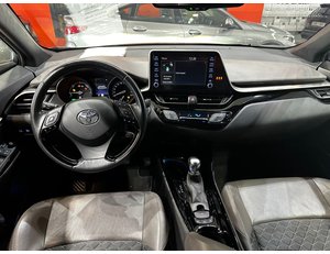 
										TOYOTA C-HR 2.0 180H ADVANCE full									