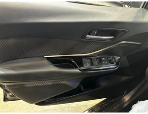 
										TOYOTA C-HR 2.0 180H ADVANCE full									