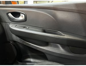 
										RENAULT CLIO LIMITED TCE 66KW (90CV) -18 full									